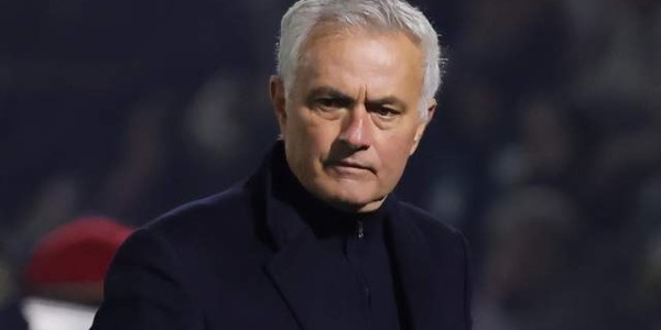 c7娱乐-点球打飞 63岁穆帅低头认命！欧冠末轮死磕皇马 输球就出局