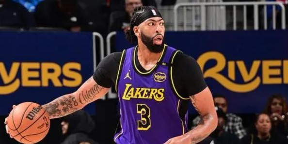 不敌活塞+戴维斯旧伤复发 折了大腿湖人即将陨落？