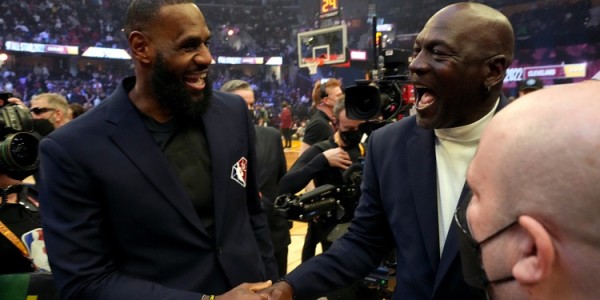 詹姆斯也要干了？名记：乔丹2003年没进首发但得到卡特的位置！